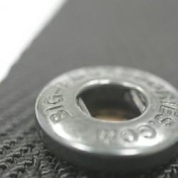 Plastik- ja metallfurnituur